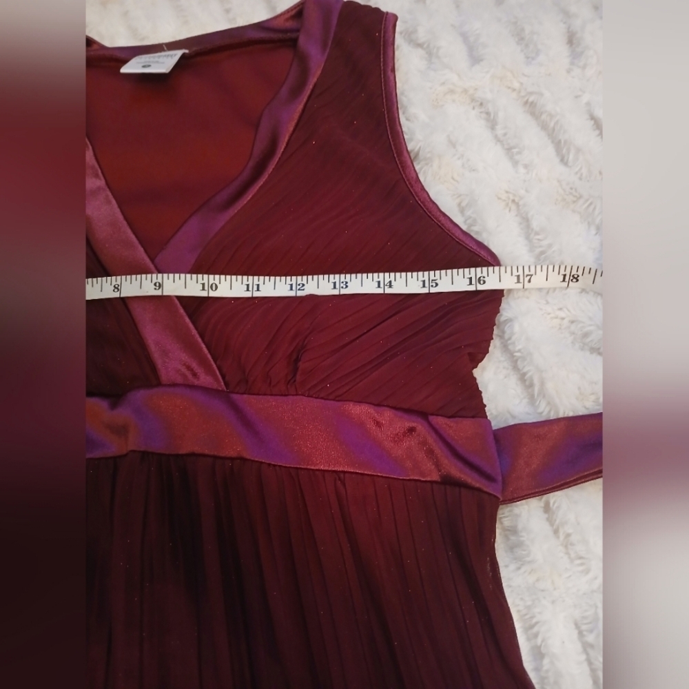 Elegant Burgundy V-Neck top - Picture 3 of 11
